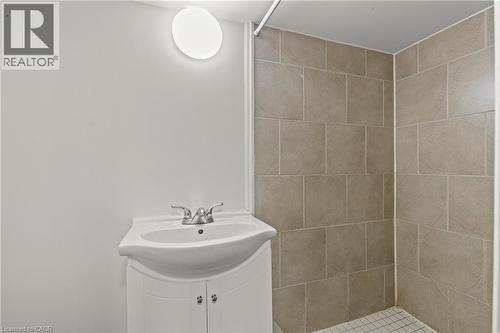 14 Westmount Avenue, Thorold, ON - Indoor Photo Showing Bathroom