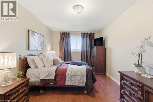 2540 Merritt Road, Thorold, ON - Indoor Photo Showing Bedroom