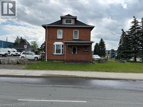 View of front facade with brick siding and a front lawn - 1360 E Rymal Road E, Hamilton, ON 