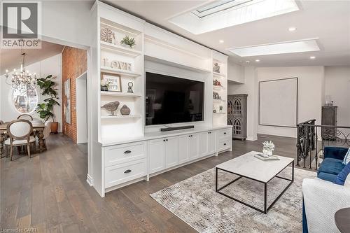 403 Smith Avenue, Burlington, ON - Indoor Photo Showing Living Room
