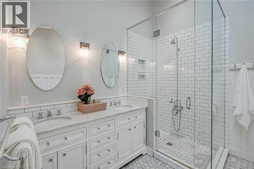 403 Smith Avenue, Burlington, ON - Indoor Photo Showing Bathroom