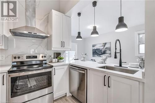 221 Rosslyn Avenue N, Hamilton, ON - Indoor Photo Showing Kitchen With Upgraded Kitchen
