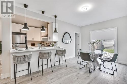 221 Rosslyn Avenue N, Hamilton, ON - Indoor