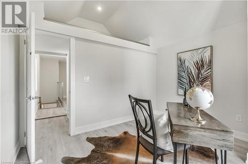 221 Rosslyn Avenue N, Hamilton, ON - Indoor