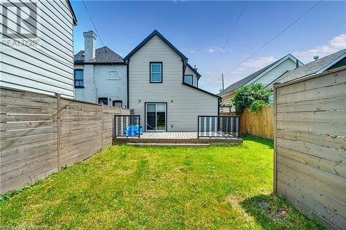 221 Rosslyn Avenue N, Hamilton, ON - Outdoor With Exterior