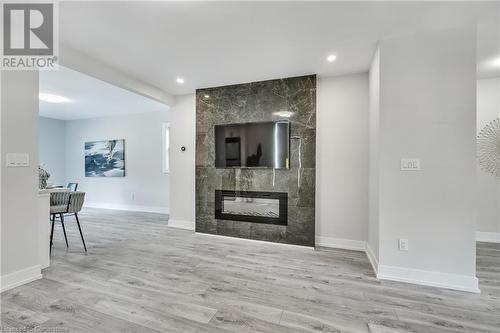 221 Rosslyn Avenue N, Hamilton, ON - Indoor Photo Showing Living Room With Fireplace