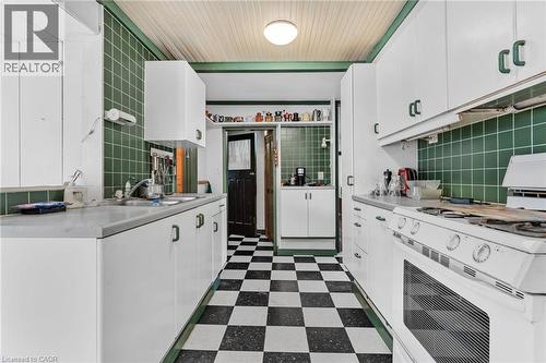 614 Golf Club Road, Hamilton, ON - Indoor Photo Showing Kitchen