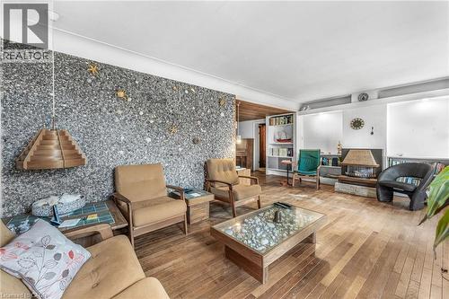 614 Golf Club Road, Hamilton, ON - Indoor Photo Showing Living Room