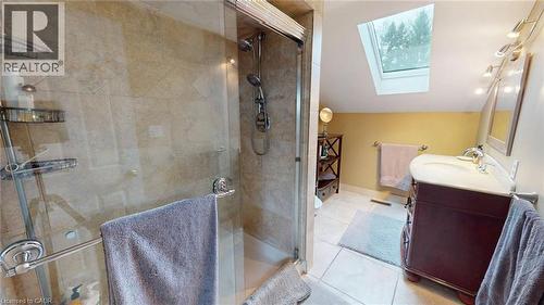 1962 Snake Road, Burlington, ON - Indoor Photo Showing Bathroom