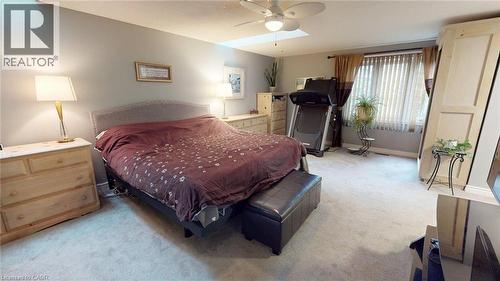 1962 Snake Road, Burlington, ON - Indoor Photo Showing Bedroom
