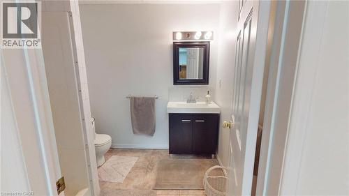 1962 Snake Road, Burlington, ON - Indoor Photo Showing Bathroom