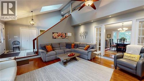1962 Snake Road, Burlington, ON - Indoor Photo Showing Living Room