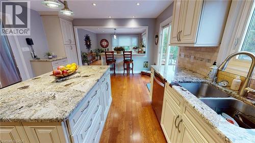 1962 Snake Road, Burlington, ON - Indoor Photo Showing Kitchen With Double Sink With Upgraded Kitchen