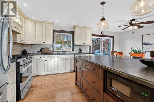 152 Ridge Road W, Grimsby, ON - Indoor Photo Showing Kitchen