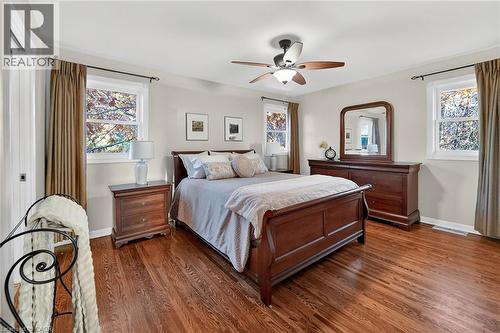 152 Ridge Road W, Grimsby, ON - Indoor Photo Showing Bedroom