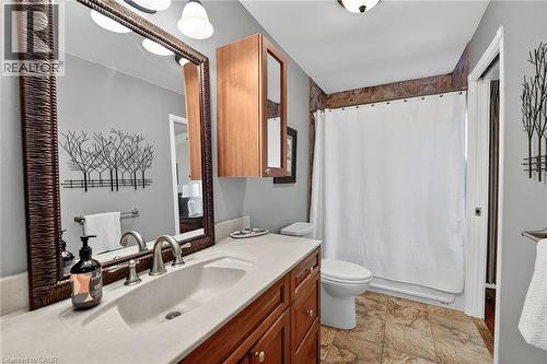 152 Ridge Road W, Grimsby, ON - Indoor Photo Showing Bathroom