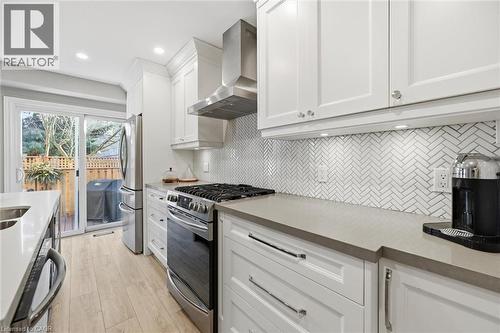 5255 Lakeshore Road Unit# 38, Burlington, ON - Indoor Photo Showing Kitchen With Upgraded Kitchen