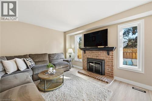 5255 Lakeshore Road Unit# 38, Burlington, ON - Indoor Photo Showing Living Room With Fireplace