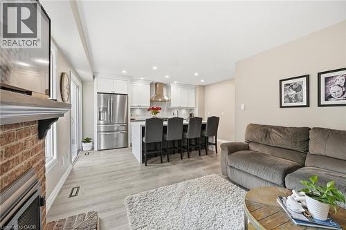 5255 Lakeshore Road Unit# 38, Burlington, ON - Indoor Photo Showing Living Room