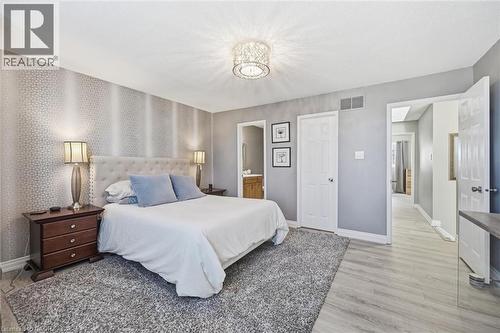 5255 Lakeshore Road Unit# 38, Burlington, ON - Indoor Photo Showing Bedroom