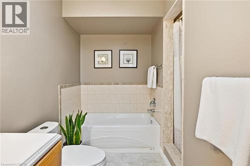 5255 Lakeshore Road Unit# 38, Burlington, ON - Indoor Photo Showing Bathroom
