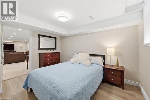 5255 Lakeshore Road Unit# 38, Burlington, ON - Indoor Photo Showing Bedroom