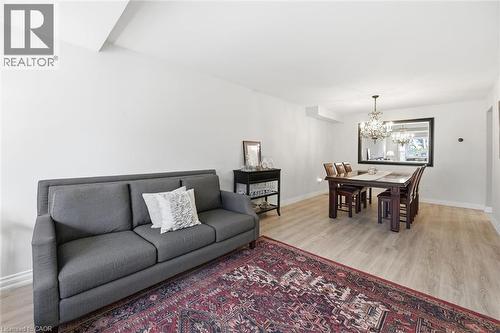 5255 Lakeshore Road Unit# 38, Burlington, ON - Indoor Photo Showing Living Room