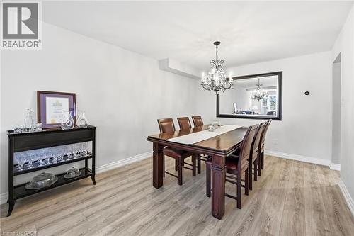 5255 Lakeshore Road Unit# 38, Burlington, ON - Indoor Photo Showing Dining Room