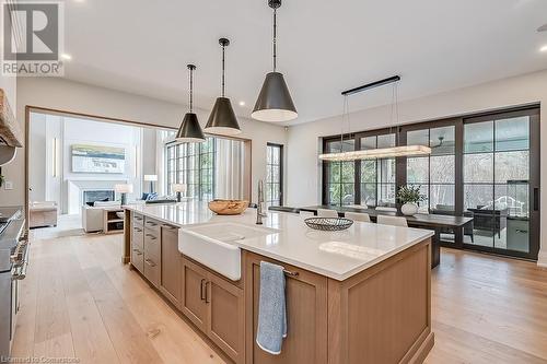 3093 Princess Boulevard, Burlington, ON - Indoor Photo Showing Kitchen With Upgraded Kitchen