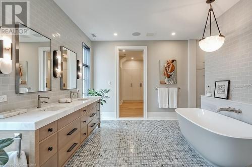 3093 Princess Boulevard, Burlington, ON - Indoor Photo Showing Bathroom