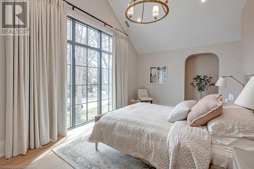 3093 Princess Boulevard, Burlington, ON - Indoor Photo Showing Bedroom