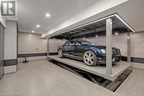 3093 Princess Boulevard, Burlington, ON - Indoor Photo Showing Garage