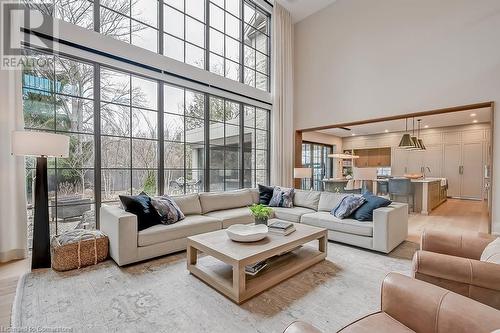 3093 Princess Boulevard, Burlington, ON - Indoor Photo Showing Living Room