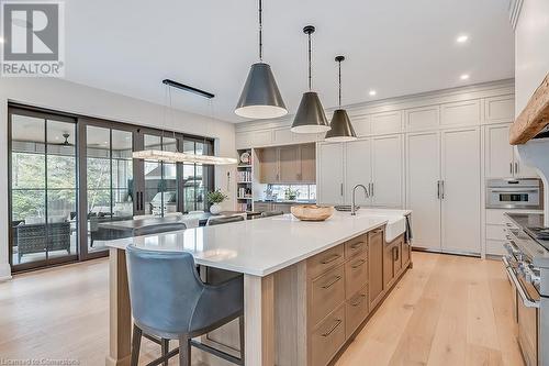 3093 Princess Boulevard, Burlington, ON - Indoor Photo Showing Kitchen With Upgraded Kitchen