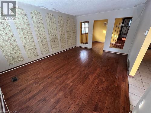 Hardwood floors - 185 Lavina Crescent, Hamilton, ON - Indoor Photo Showing Other Room