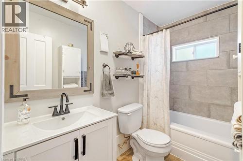 79 Palace Street, Brantford, ON - Indoor Photo Showing Bathroom
