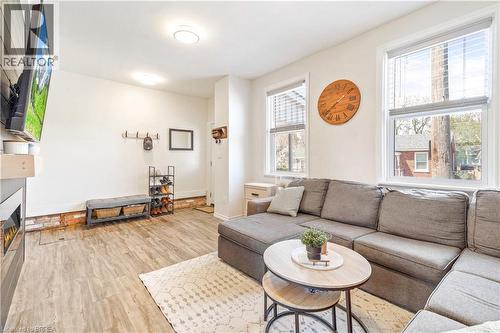 79 Palace Street, Brantford, ON - Indoor Photo Showing Living Room