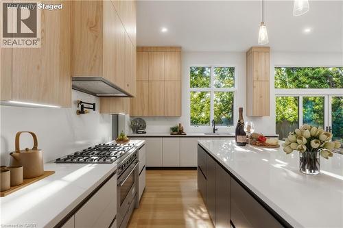 135 Secord Lane, Burlington, ON - Indoor Photo Showing Kitchen With Upgraded Kitchen