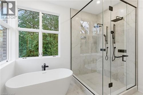 135 Secord Lane, Burlington, ON - Indoor Photo Showing Bathroom