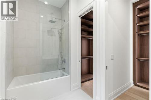 135 Secord Lane, Burlington, ON - Indoor Photo Showing Bathroom