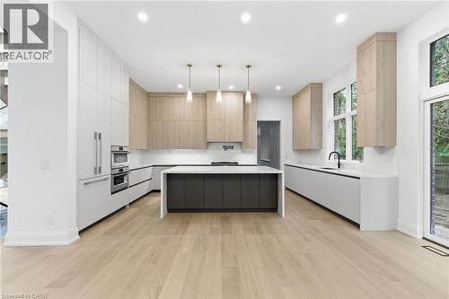 135 Secord Lane, Burlington, ON - Indoor Photo Showing Kitchen
