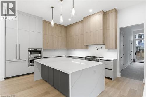 135 Secord Lane, Burlington, ON - Indoor Photo Showing Kitchen With Upgraded Kitchen