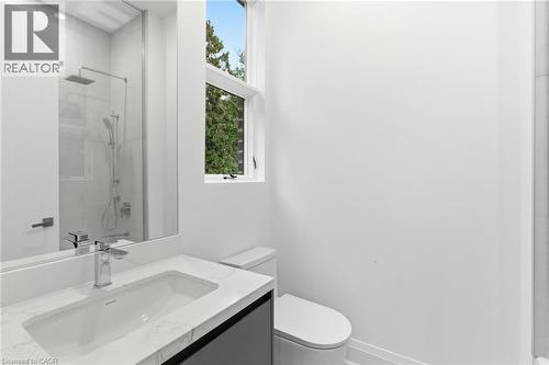 135 Secord Lane, Burlington, ON - Indoor Photo Showing Bathroom