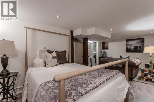 2154 Caroline Street, Burlington, ON - Indoor Photo Showing Bedroom