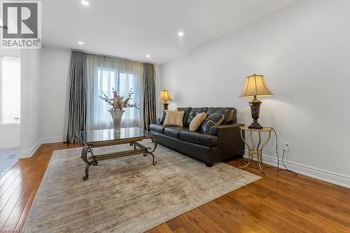 113 Greenshire Drive, Hamilton, ON - Indoor Photo Showing Living Room