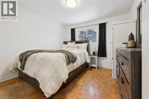 Bedroom featuring baseboards - 11 Ingleside Drive, Kitchener, ON - Indoor Photo Showing Bedroom