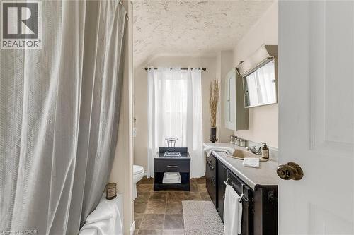 382 Beach Boulevard, Hamilton, ON - Indoor Photo Showing Bathroom
