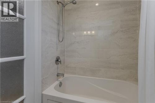 30 Graywood Road, Hamilton, ON - Indoor Photo Showing Bathroom