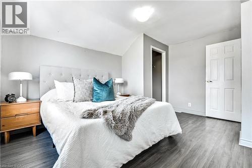 381 Herkimer Street, Hamilton, ON - Indoor Photo Showing Bedroom