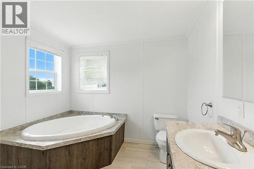45 Riverbend Crescent, Nanticoke, ON - Indoor Photo Showing Bathroom